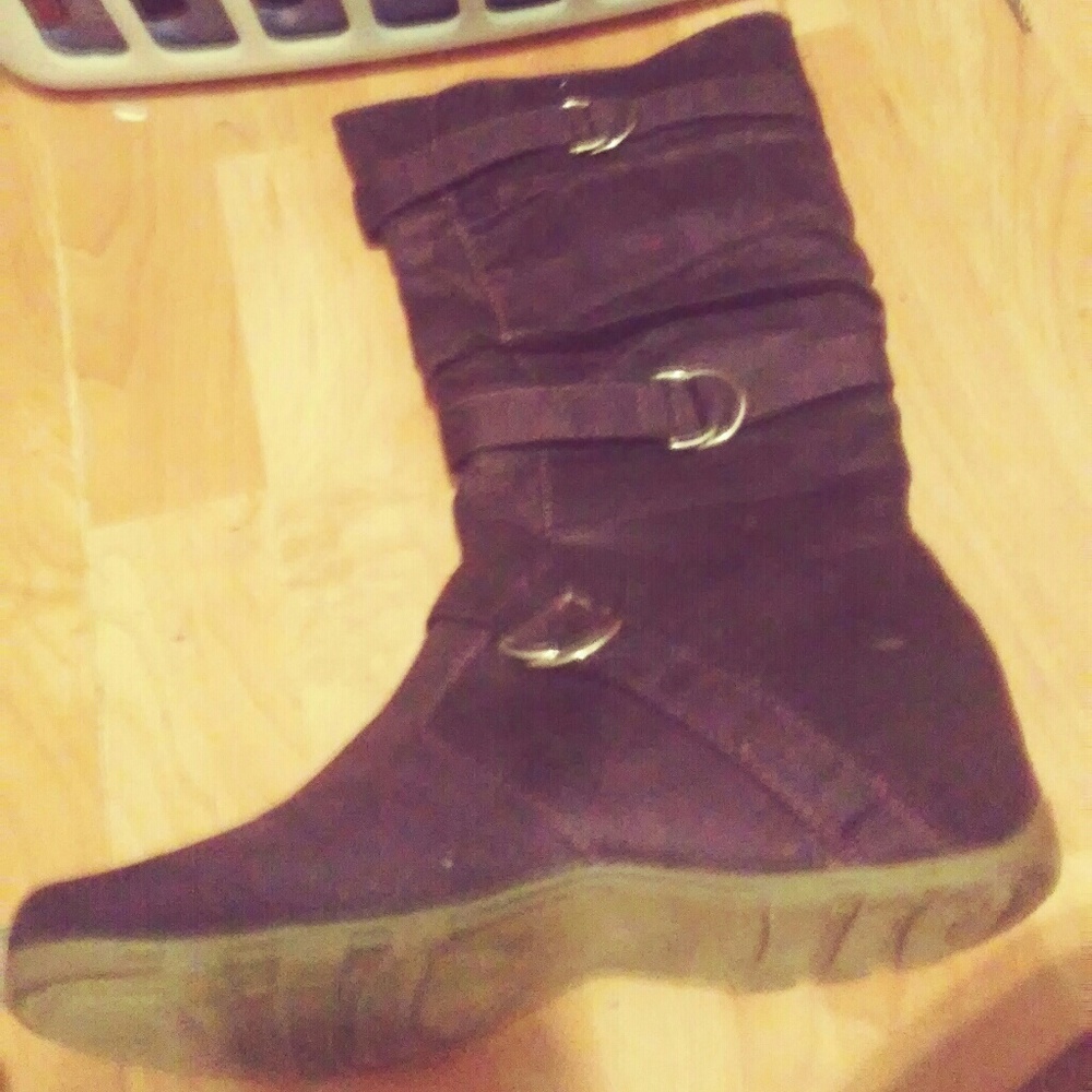 Boots - Picture 2 of 8